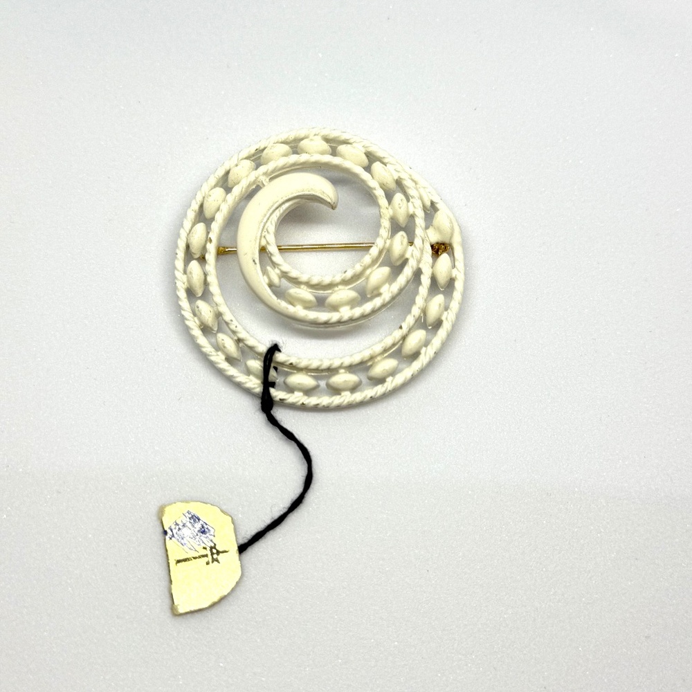 Vintage Trifari Brooch‎